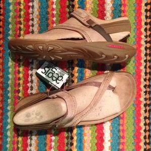 NWT Women's MERRELL Sz 8 Sandals